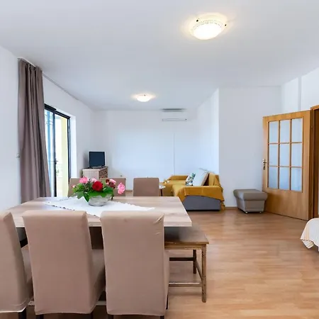 Lidija Apartment *